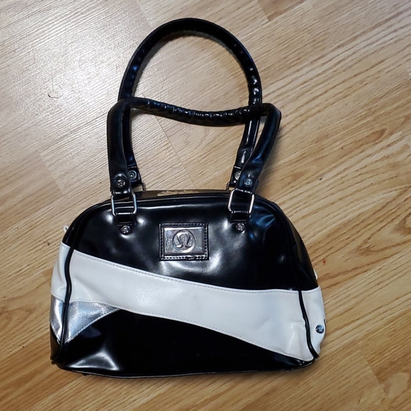 🍋sold🍋Lululemon purse - Picture 1 of 11